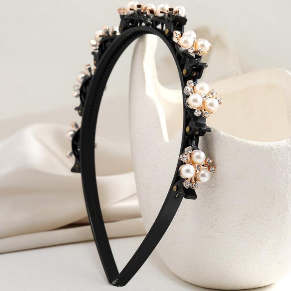 SHEIN Black and Cream Pearl Hair Accessory